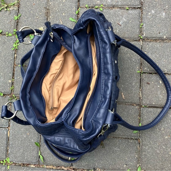 Blue purse with removable strap and tons of pockets - Picture 3 of 12